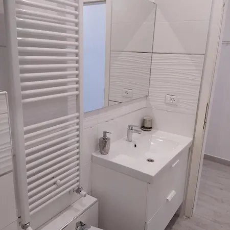 בית הארחה Modern With Private Bathroom טרנטו