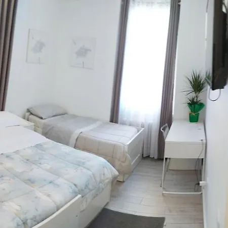 בית הארחה Modern With Private Bathroom 3*
