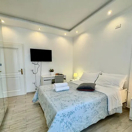 Modern With Private Bathroom טרנטו