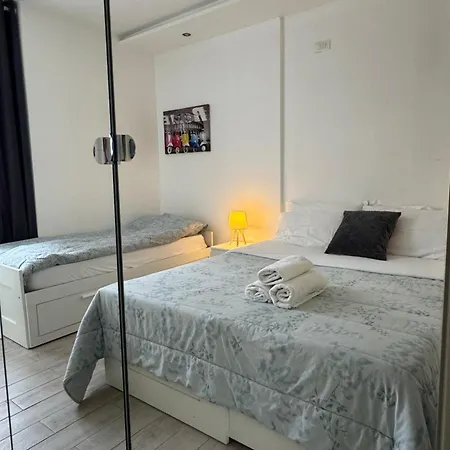 Modern With Private Bathroom בית הארחה 3*