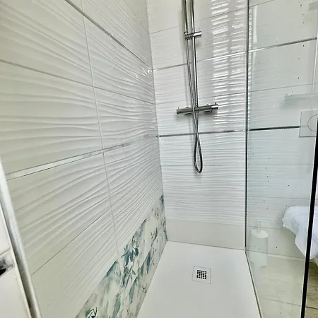 בית הארחה Modern With Private Bathroom 3*