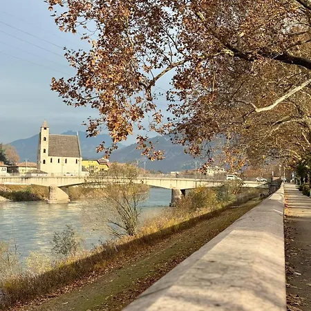 Modern With Private Bathroom トレント