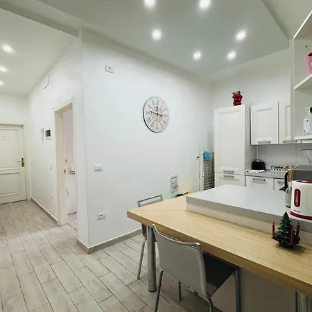 Modern With Private Bathroom בית הארחה 3*
