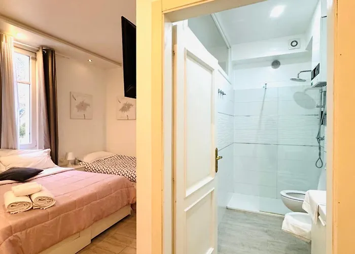 Modern With Private Bathroom בית הארחה טרנטו